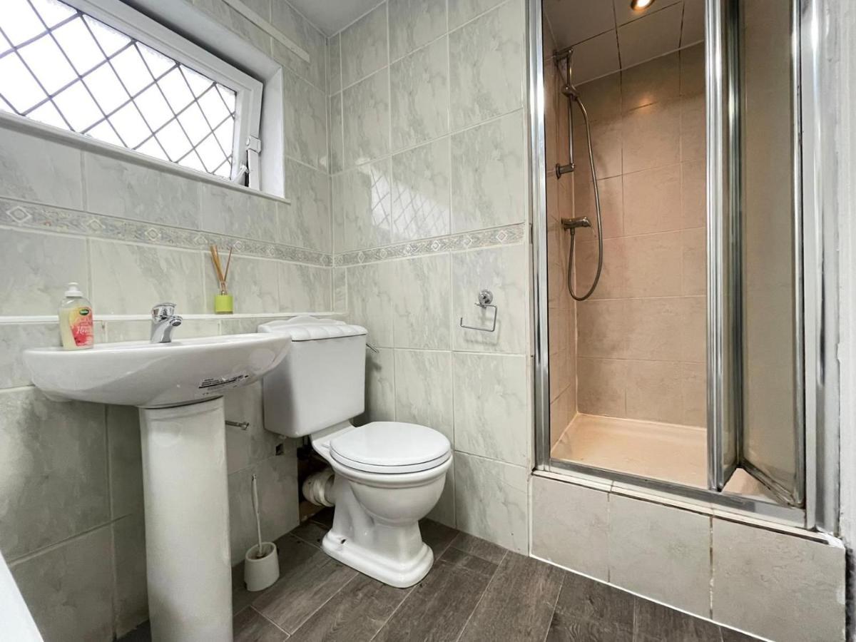 Spacious Bedroom In Beckton London Kültér fotó