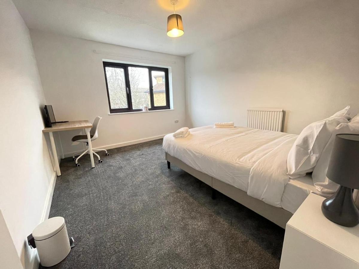 Spacious Bedroom In Beckton London Kültér fotó